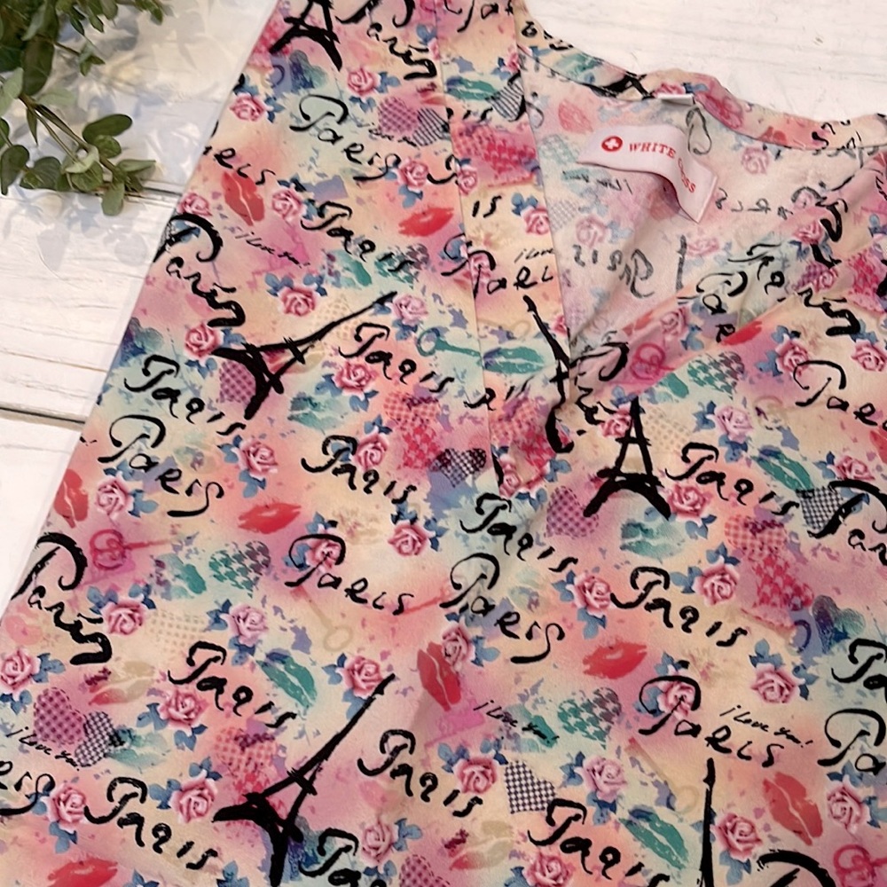 ❤️5 for 25❤️ White Cross Paris Scrub Top/ S